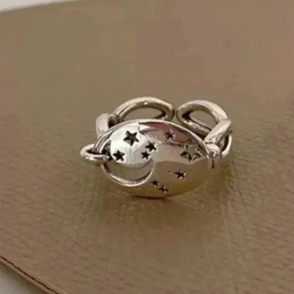 Sterling Silver Moon Star Chain Link Ring

Brand New - Picture 5 of 6